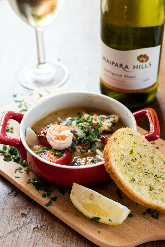 Gambas picantes al vino blanco con crouton